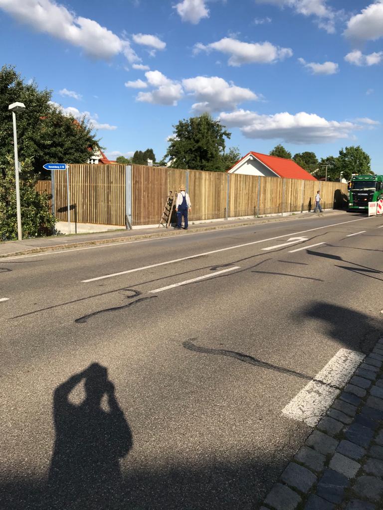 reflektierende Lärmschutzwande aus Holz